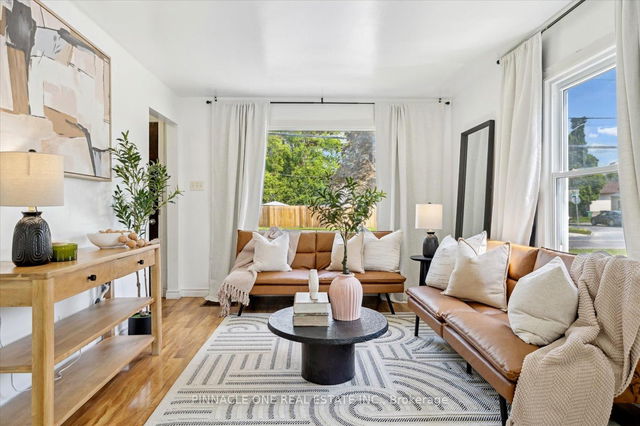 425 Parkhill Road W
