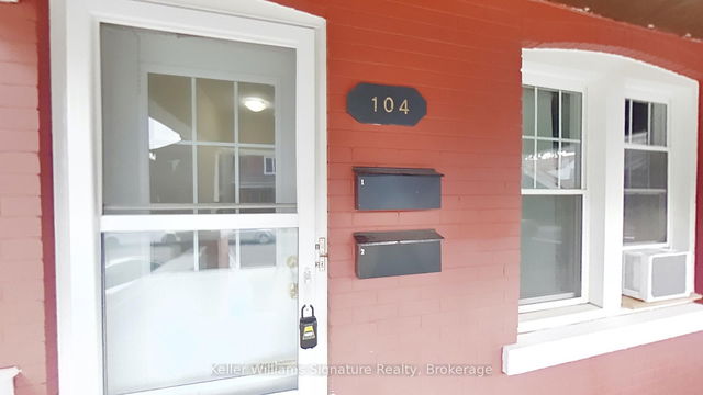 2 - 104 Rosslyn Avenue N