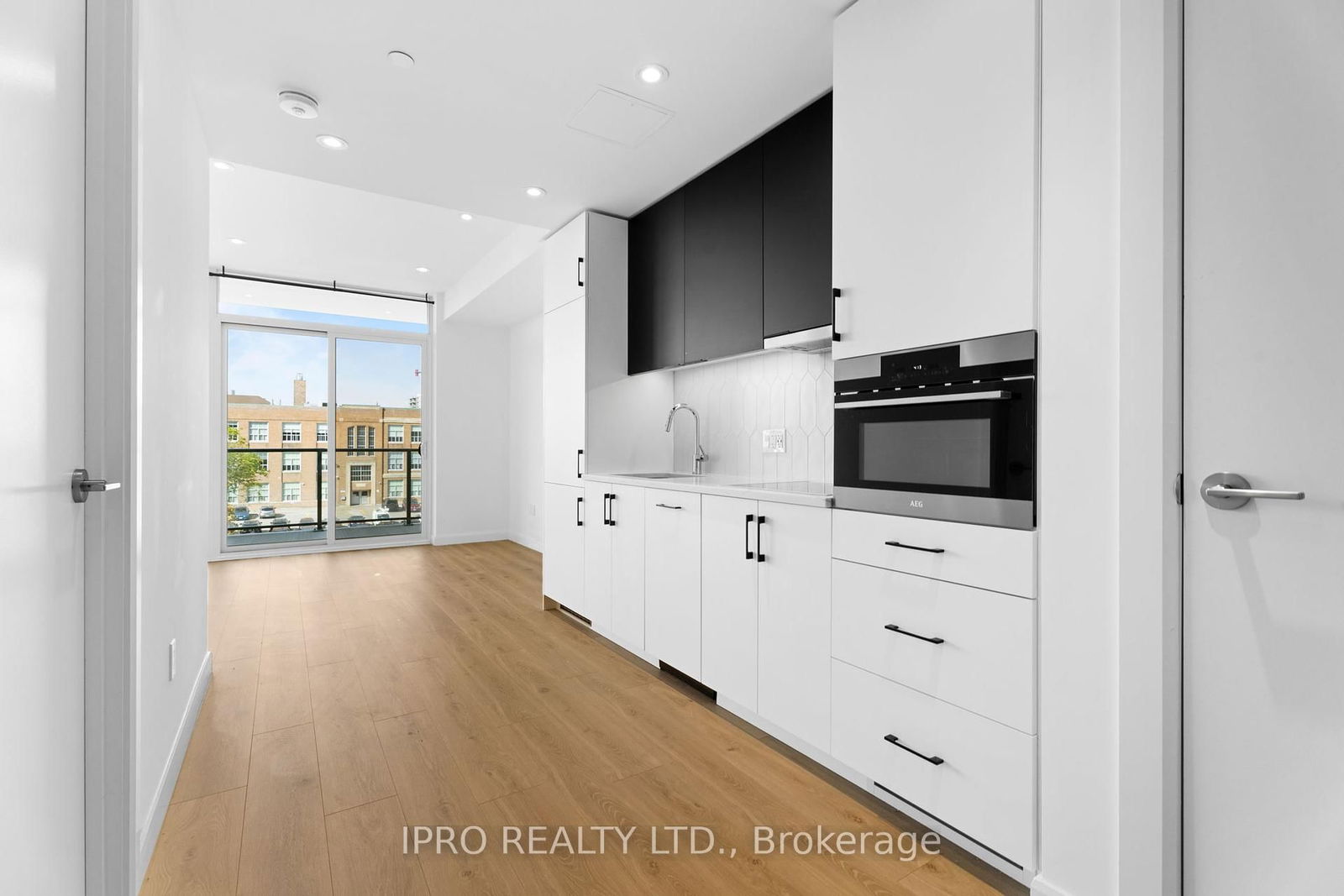 Condo for sale at 509-741 King Street, Kitchener, N2G 0E9 - MLS: X12218679