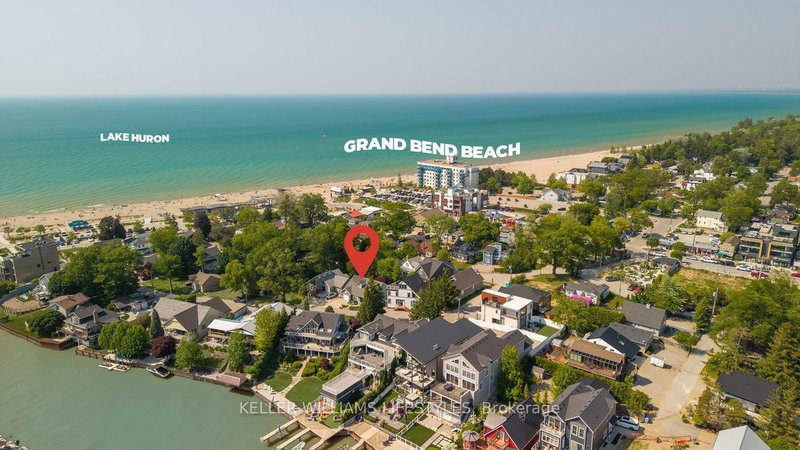 40 Lakeside Circ, Lambton Shores, N0M 1T0 | Image 2