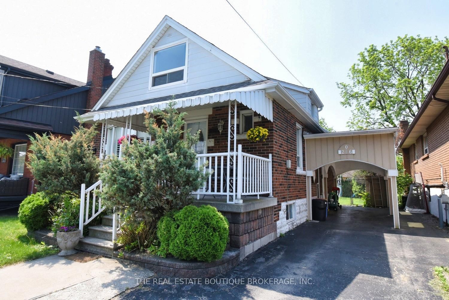Detached House for sale at 206 Crockett Street, Hamilton, Eastmount, L8V 1H2 - MLS: X12219109