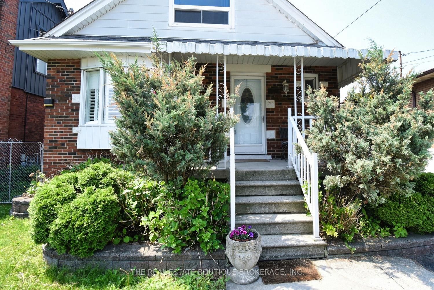 Detached House for sale at 206 Crockett Street, Hamilton, Eastmount, L8V 1H2 - MLS: X12219109