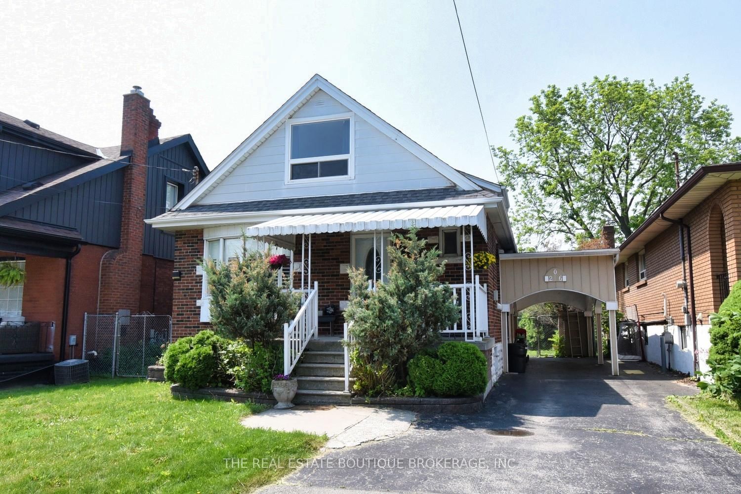 Detached House for sale at 206 Crockett Street, Hamilton, Eastmount, L8V 1H2 - MLS: X12219109