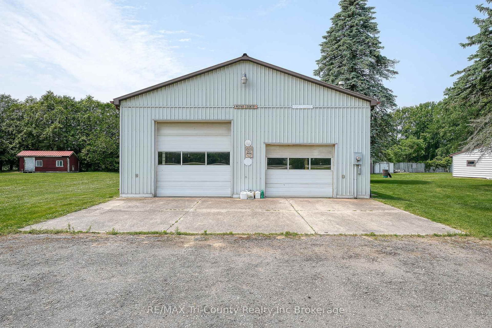 Listing Image 4