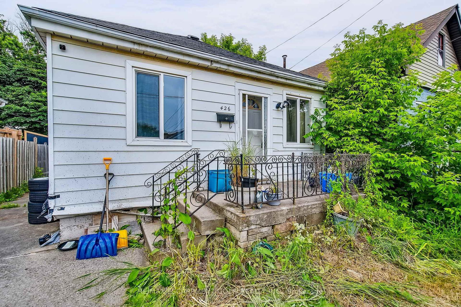 Listing photo 2