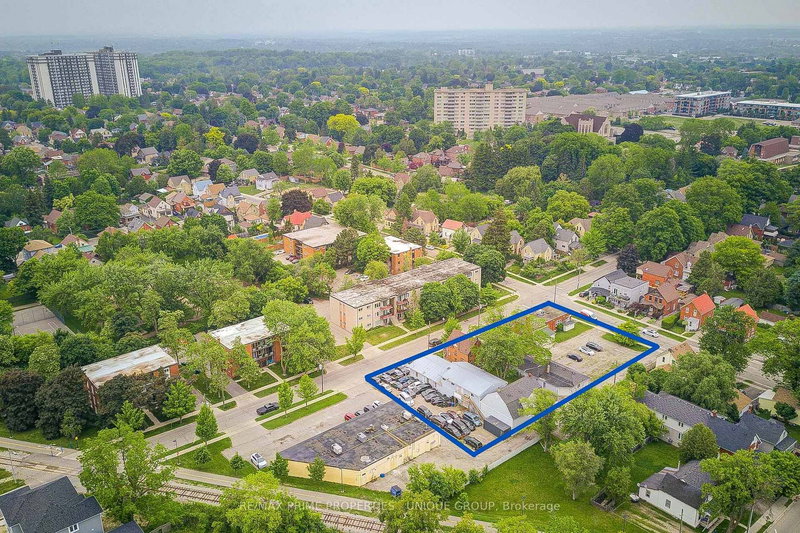 155 Ahrens St W, Kitchener, N2H 4C6 | Image 3