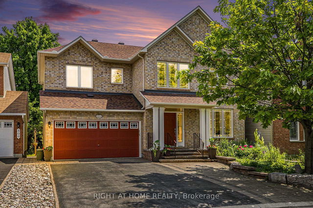 804 Oakside Crescent