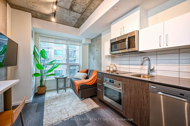 1805 - 256 Rideau Street