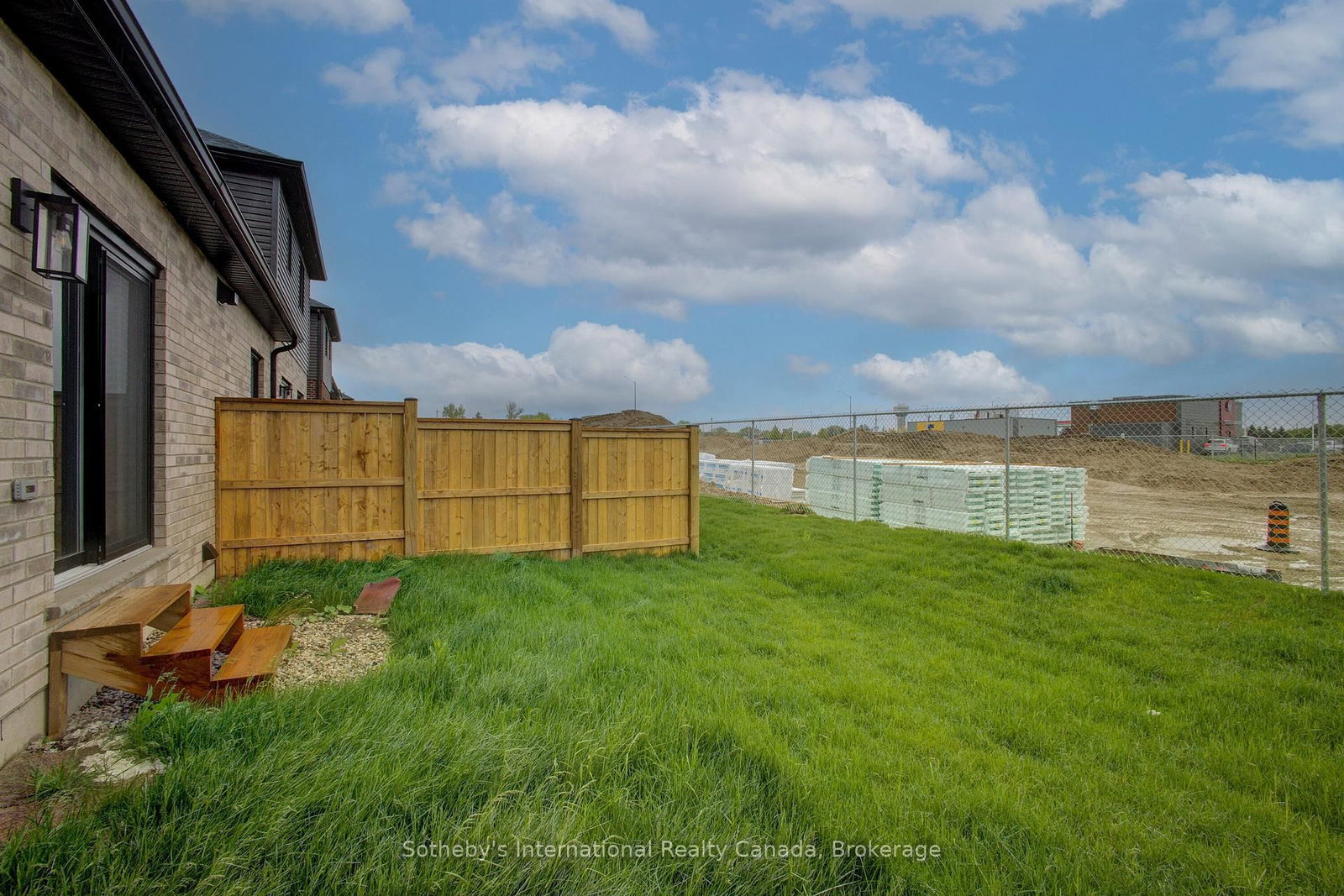 Listing Image 44