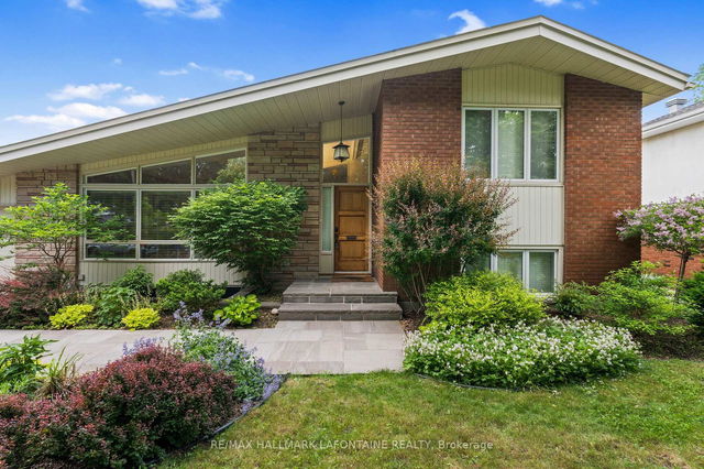 1886 Rideau Garden Drive