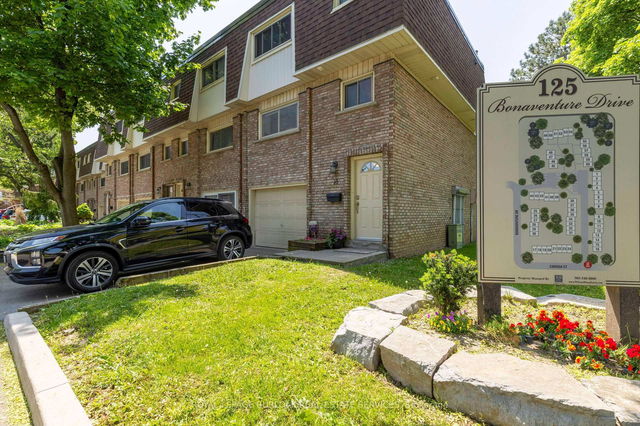 16 - 125 Bonaventure Drive
