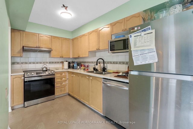 1453 Lynx Crescent
