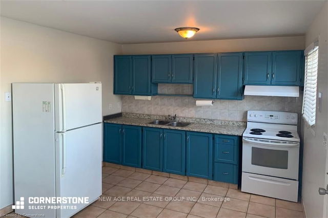 3 - 40 SUMMERCREST Drive E