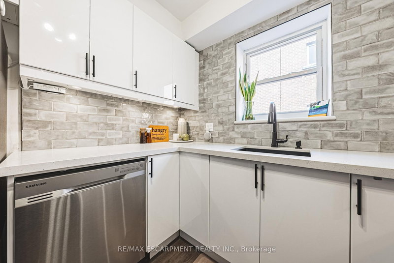 208 - 836 Concession St, Hamilton, L8V 1E2 | Image 3
