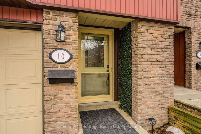 10 - 2 Worton Avenue