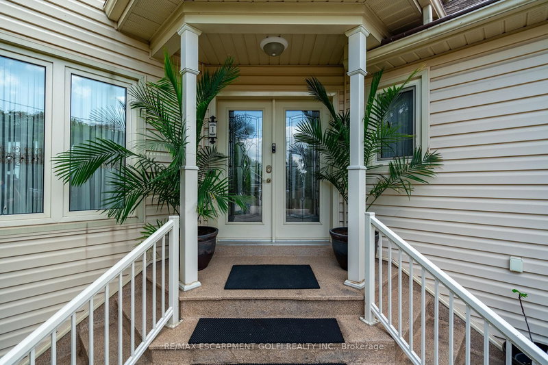 1 Twelfth St, Grimsby, L3M 2V6 | Image 3