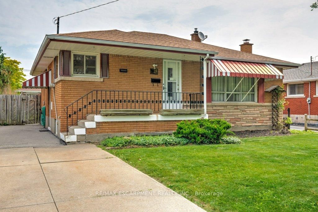 Detached House for sale at 29 Beacon Avenue, Hamilton, Huntington, L8T 2N4 - MLS: X12224092