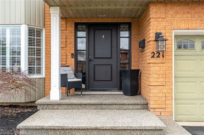 221 Homebrook Dr, Hamilton - Rural Glanbrook image-0-1