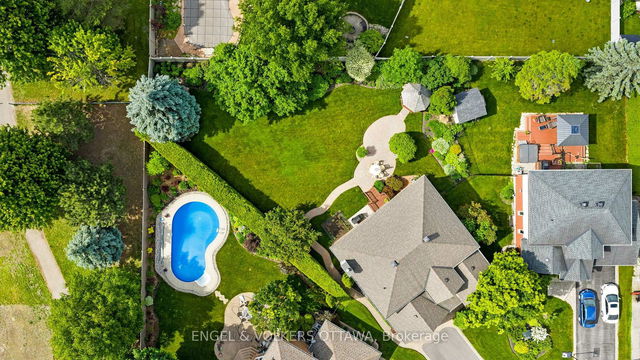804 Covehead Crescent