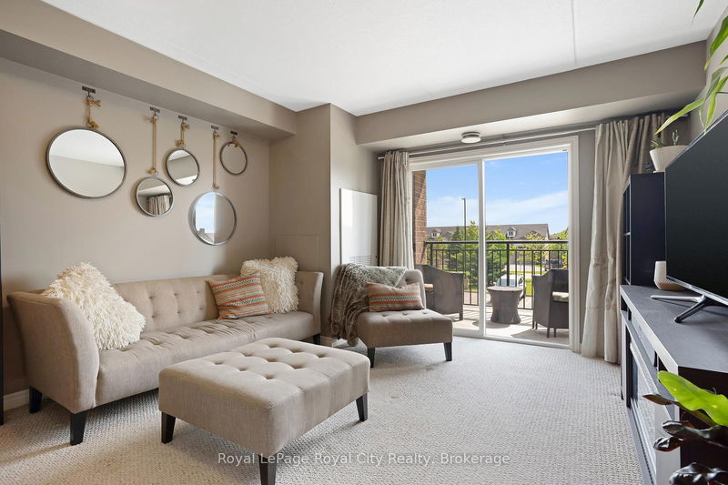 Unit 214 — 45 Kingsbury Sq, Guelph - Pineridge/Westminster Woods image-0-0