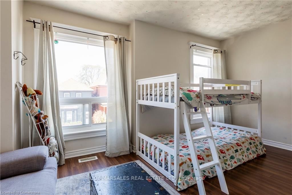 Detached House for sale at 83 Oak Avenue, Hamilton, Landsdale, L8L 5M7 - MLS: X12225548