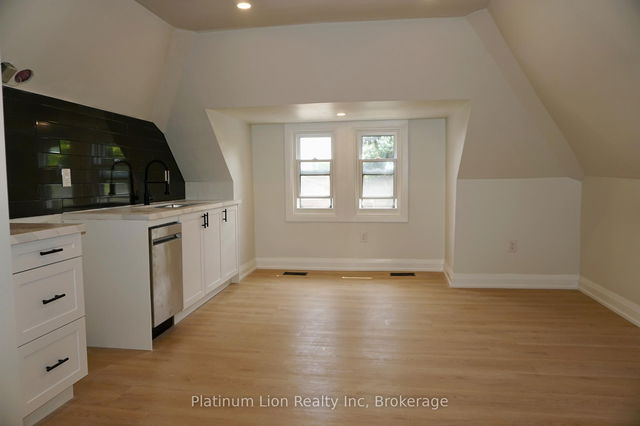 3 - 79 Sanford Avenue S