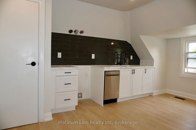 3 - 79 Sanford Avenue S