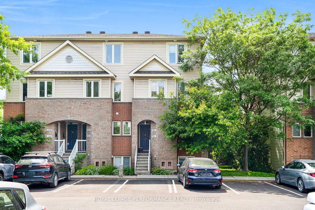 25 - 96 Strathaven Private