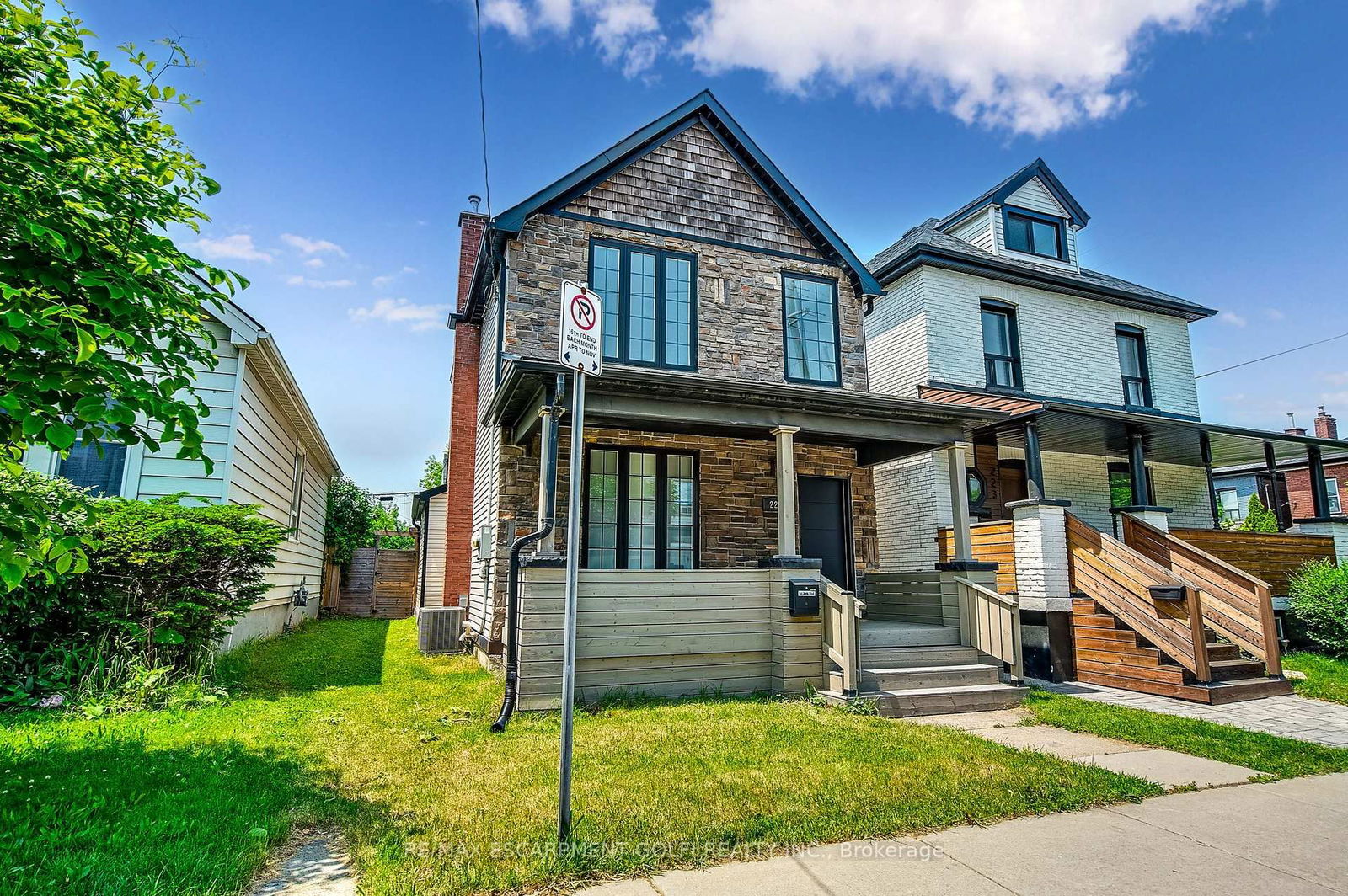 Detached House for sale at 221 Rosslyn Avenue, Hamilton, Crown Point, L8L 7P8 - MLS: X12225914