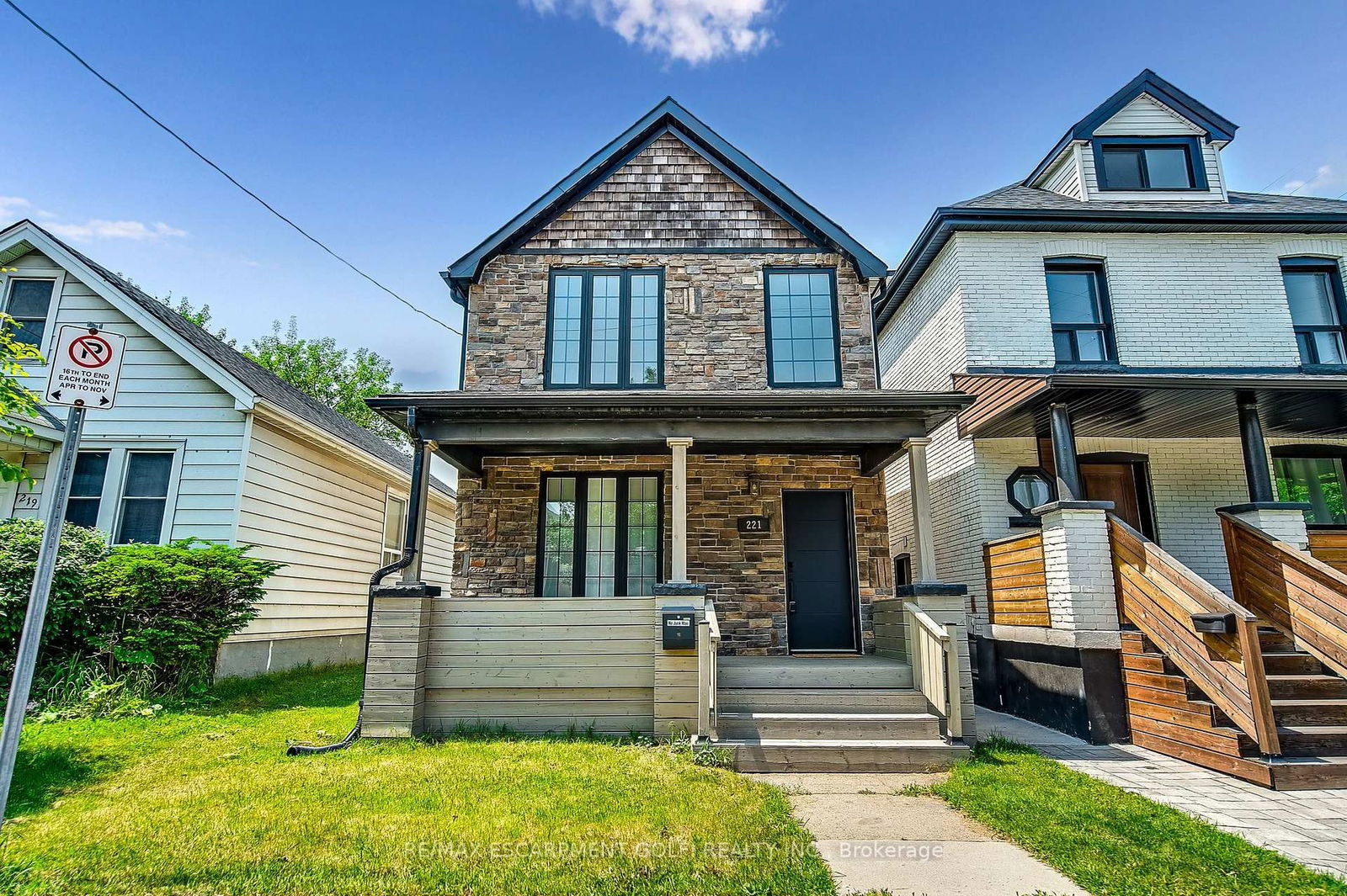 Detached House for sale at 221 Rosslyn Avenue, Hamilton, Crown Point, L8L 7P8 - MLS: X12225914