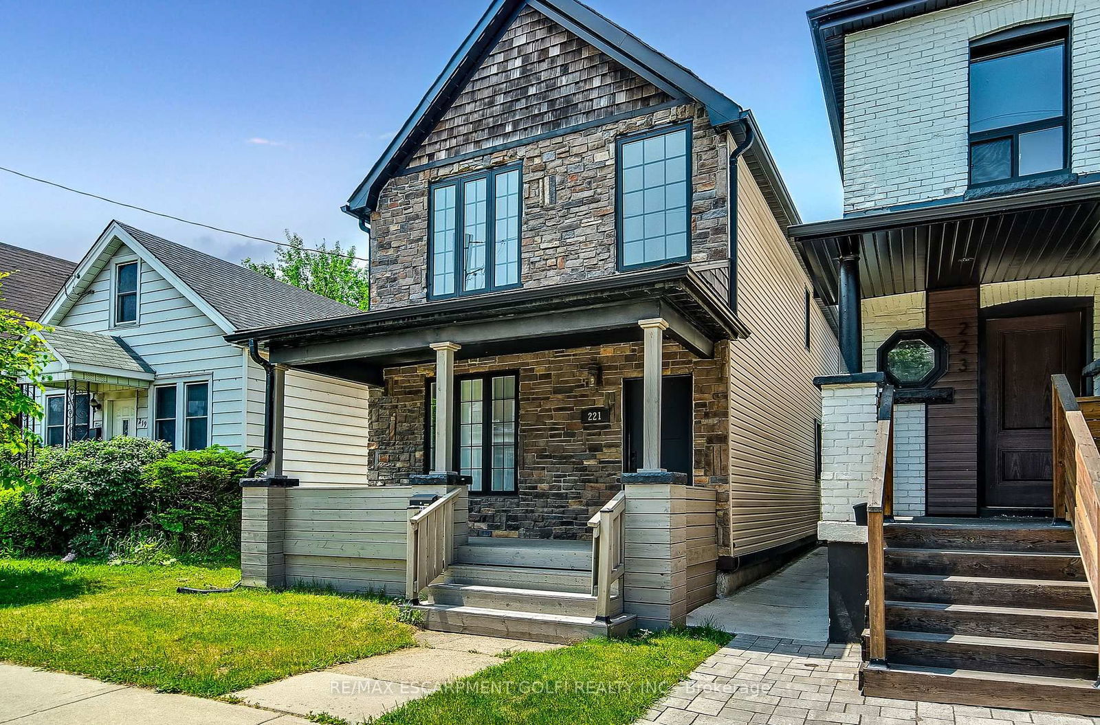 Detached House for sale at 221 Rosslyn Avenue, Hamilton, Crown Point, L8L 7P8 - MLS: X12225914
