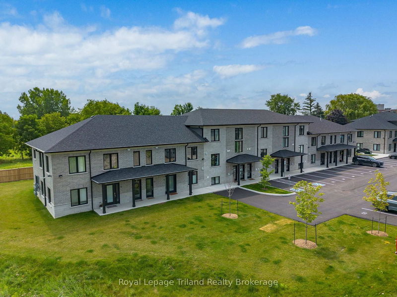 Unit 14 — 3202 VIVIAN LINE 37 Line, Stratford - Stratford image-0-0