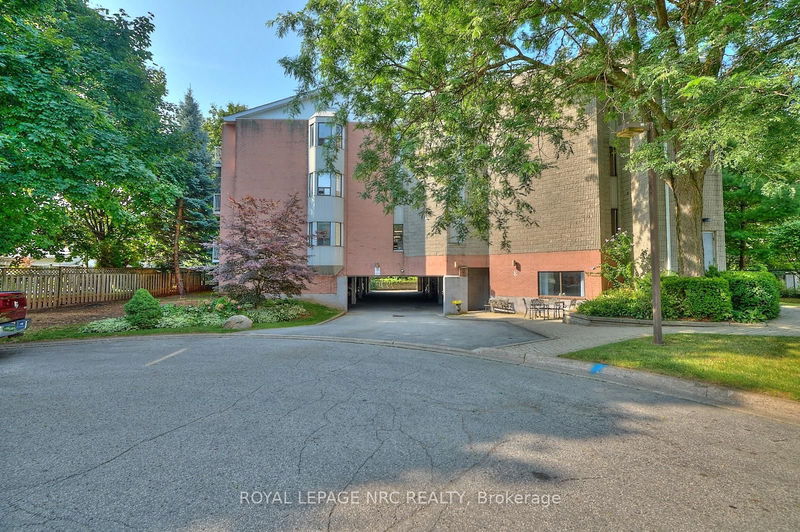 Unit 201 — 5 NIAGARA St, Grimsby - Grimsby West image-0-0