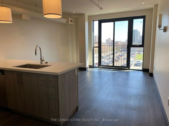 408 - 121 King Street E