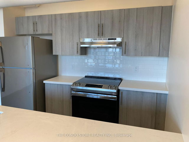 408 - 121 King Street E