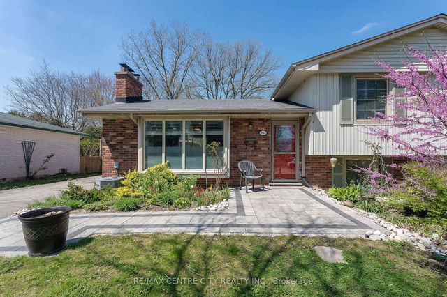 100 HONEYSUCKLE Crescent