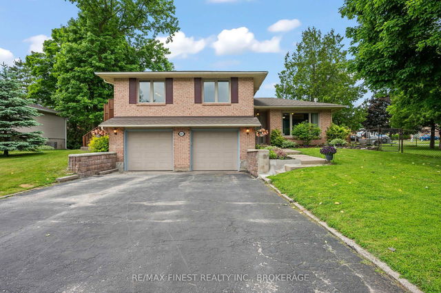 885 Purcell Crescent