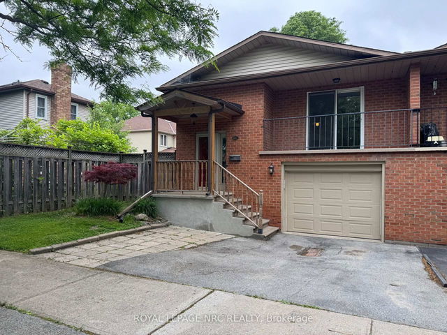 Upper - 6143 Wildrose Crescent