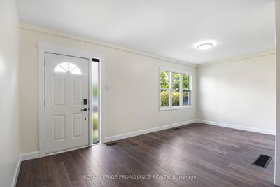 11 Broadway Ave, Brockville - Brockville image-0-4