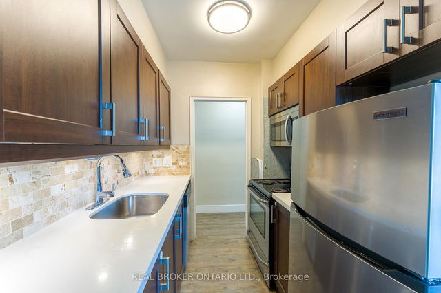 402 - 326 Hunter Street E