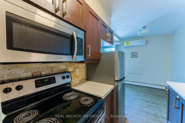 402 - 326 Hunter Street E