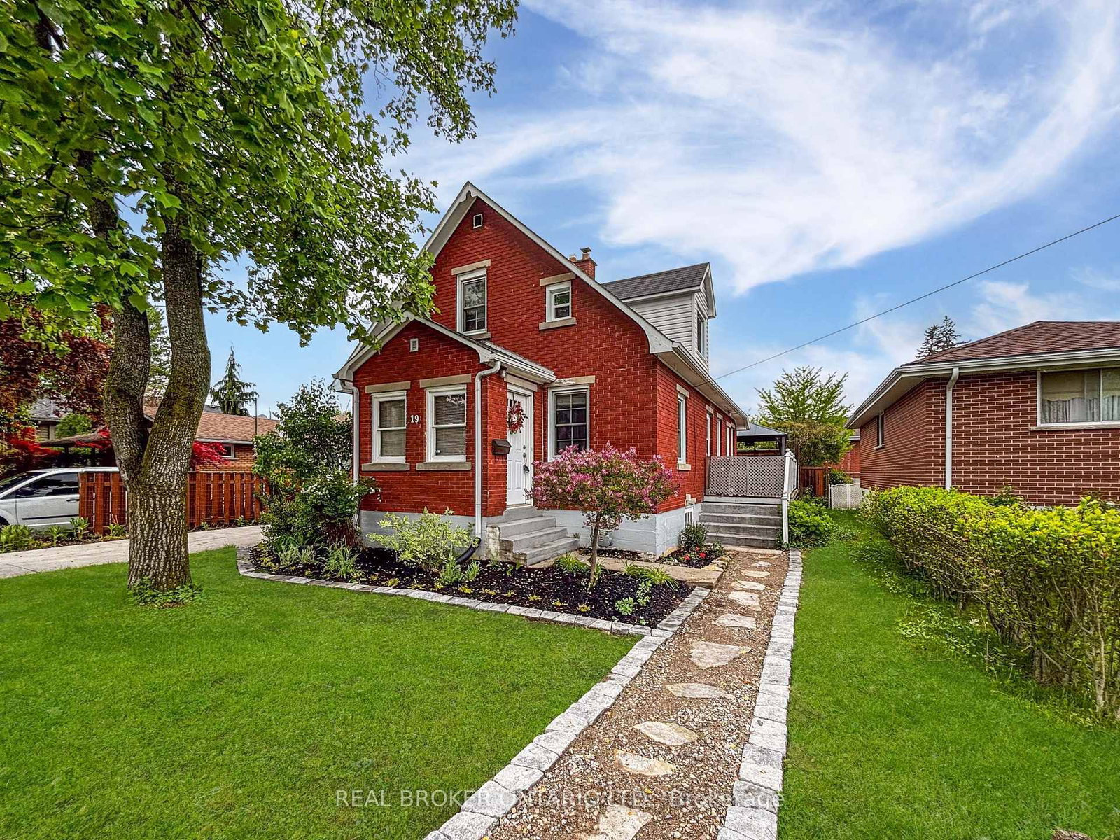 19 Rowanwood Avenue — photo 2