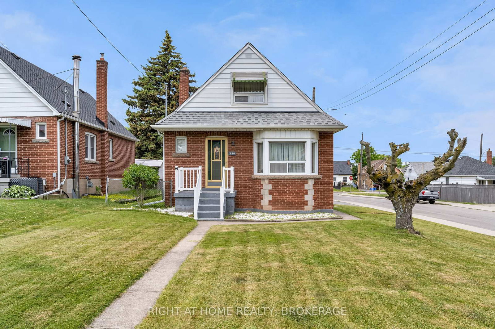 Detached House for sale at 220 Rodgers Road, Hamilton, Ontario, L8K 3C5 - Bartonville - MLS: X12228645
