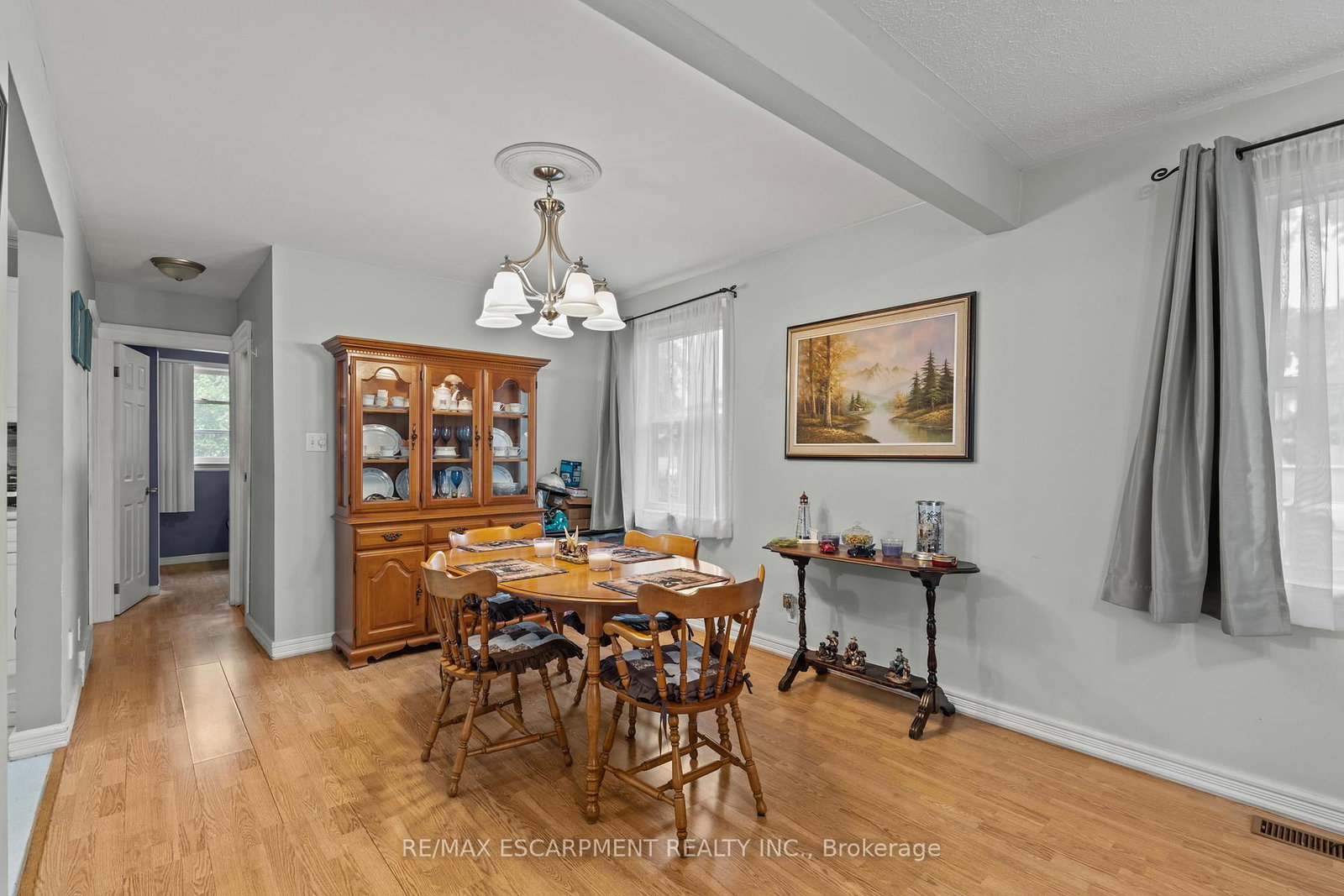 Detached House sold at 4 Carman Street, Norwich, Ontario, N0J 1P0 - Norwich Town - MLS: X12229515