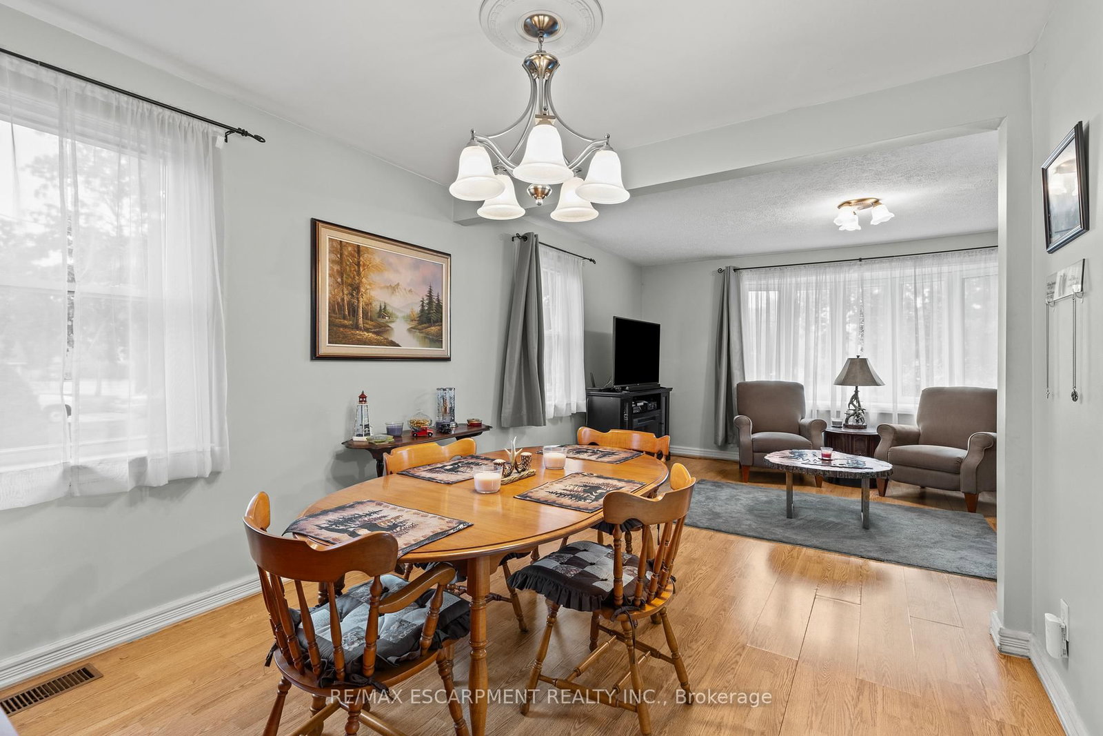 Detached House sold at 4 Carman Street, Norwich, Ontario, N0J 1P0 - Norwich Town - MLS: X12229515