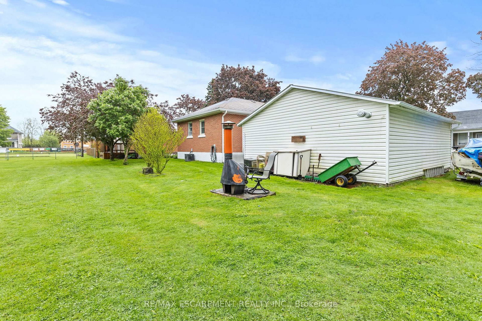 Detached House sold at 4 Carman Street, Norwich, Ontario, N0J 1P0 - Norwich Town - MLS: X12229515
