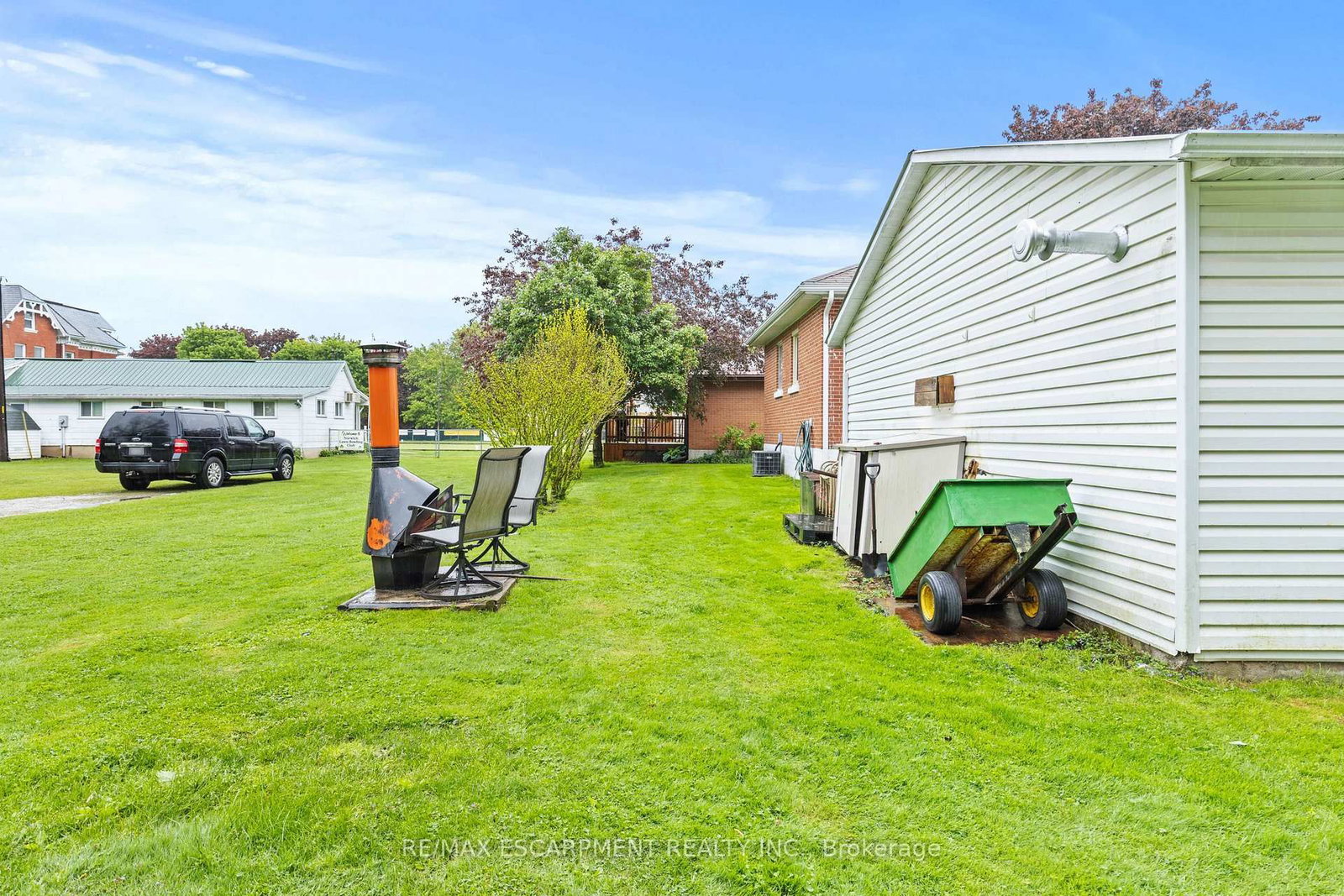 Detached House sold at 4 Carman Street, Norwich, Ontario, N0J 1P0 - Norwich Town - MLS: X12229515