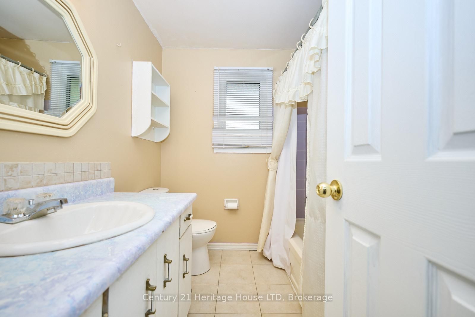 Townhouse sold at 51-75 Ventura Drive, St. Catharines, Ontario, L2R 7J7 - Haig - MLS: X12229727