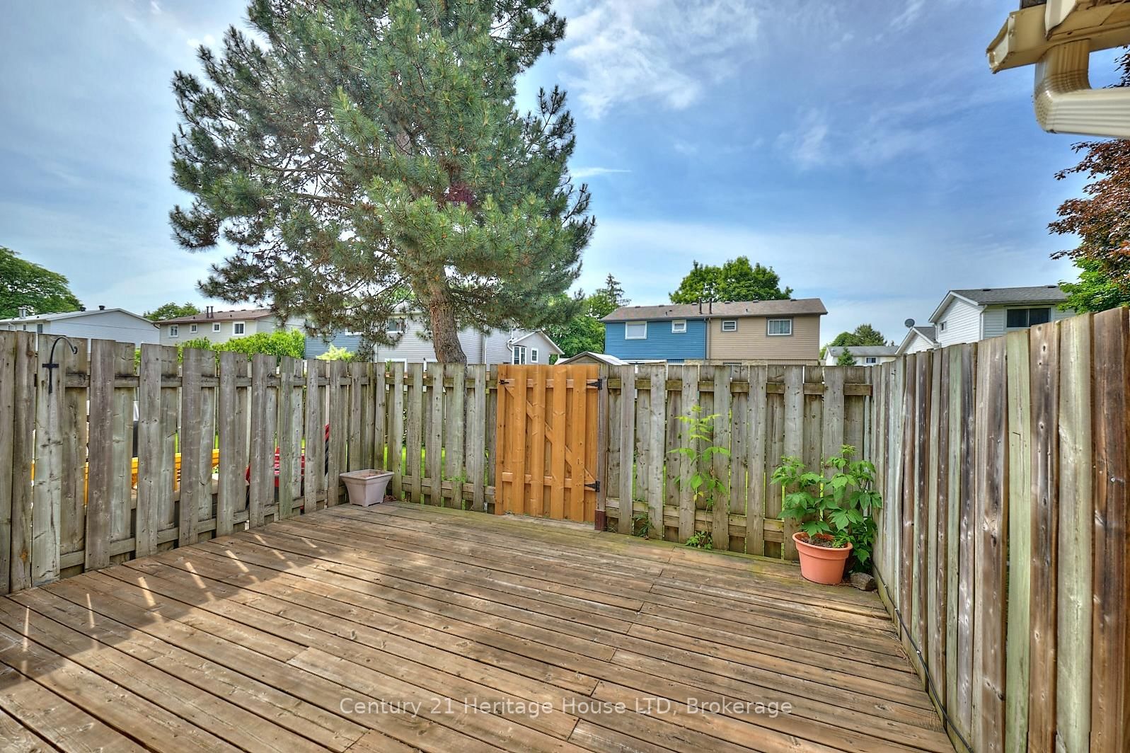 Townhouse sold at 51-75 Ventura Drive, St. Catharines, Ontario, L2R 7J7 - Haig - MLS: X12229727