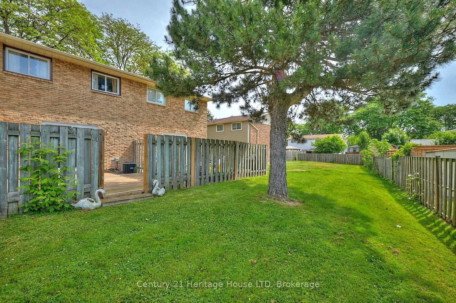 Townhouse sold at 51-75 Ventura Drive, St. Catharines, Ontario, L2R 7J7 - Haig - MLS: X12229727